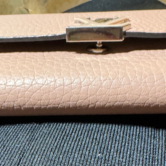 Louis Vuitton Portefeuille Capucines
Compact Wallet Pink - Picture 5 of 11